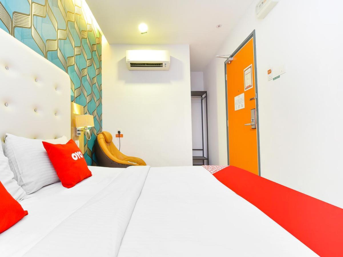 Oyo 90511 Sovotel Kota Damansara 38A Екстер'єр фото